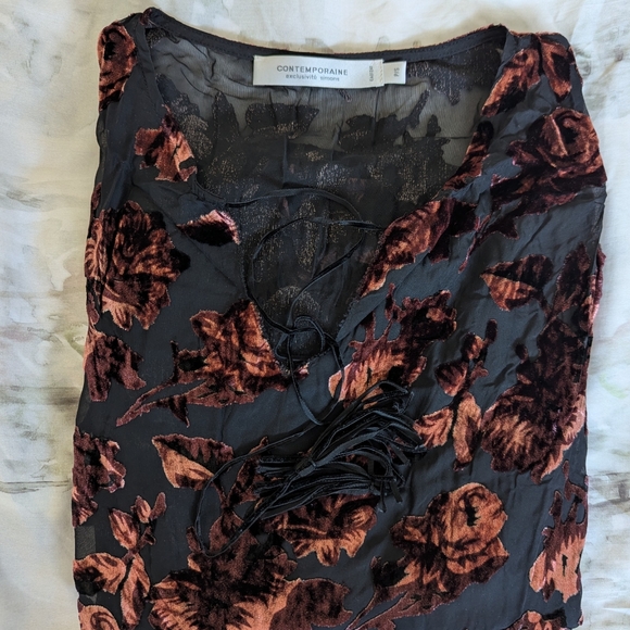 Contemporaine par Simons sheer velvet overlay floral print top size small - Picture 9 of 9